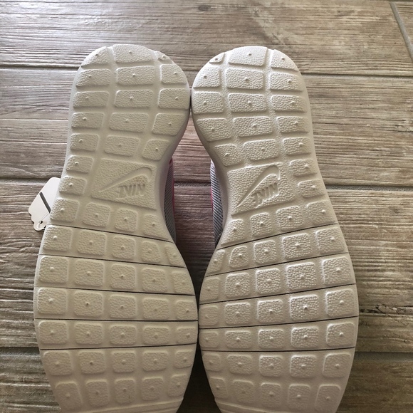 Nike Youth Roshe One - Picture 4 of 5